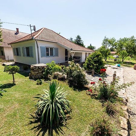 Berrybay Holidayhome Balatonkeresztur Bagian luar foto