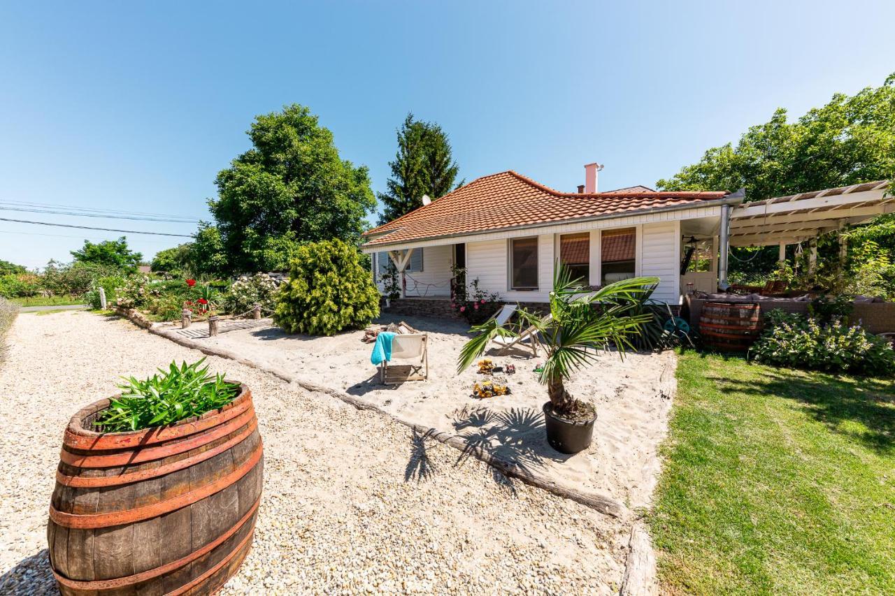 Berrybay Holidayhome Balatonkeresztur Bagian luar foto