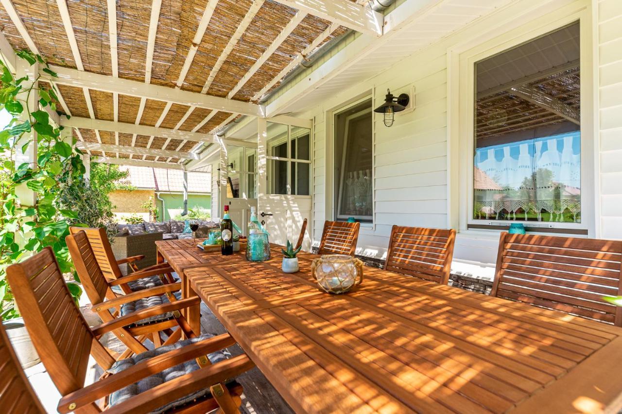 Berrybay Holidayhome Balatonkeresztur Bagian luar foto
