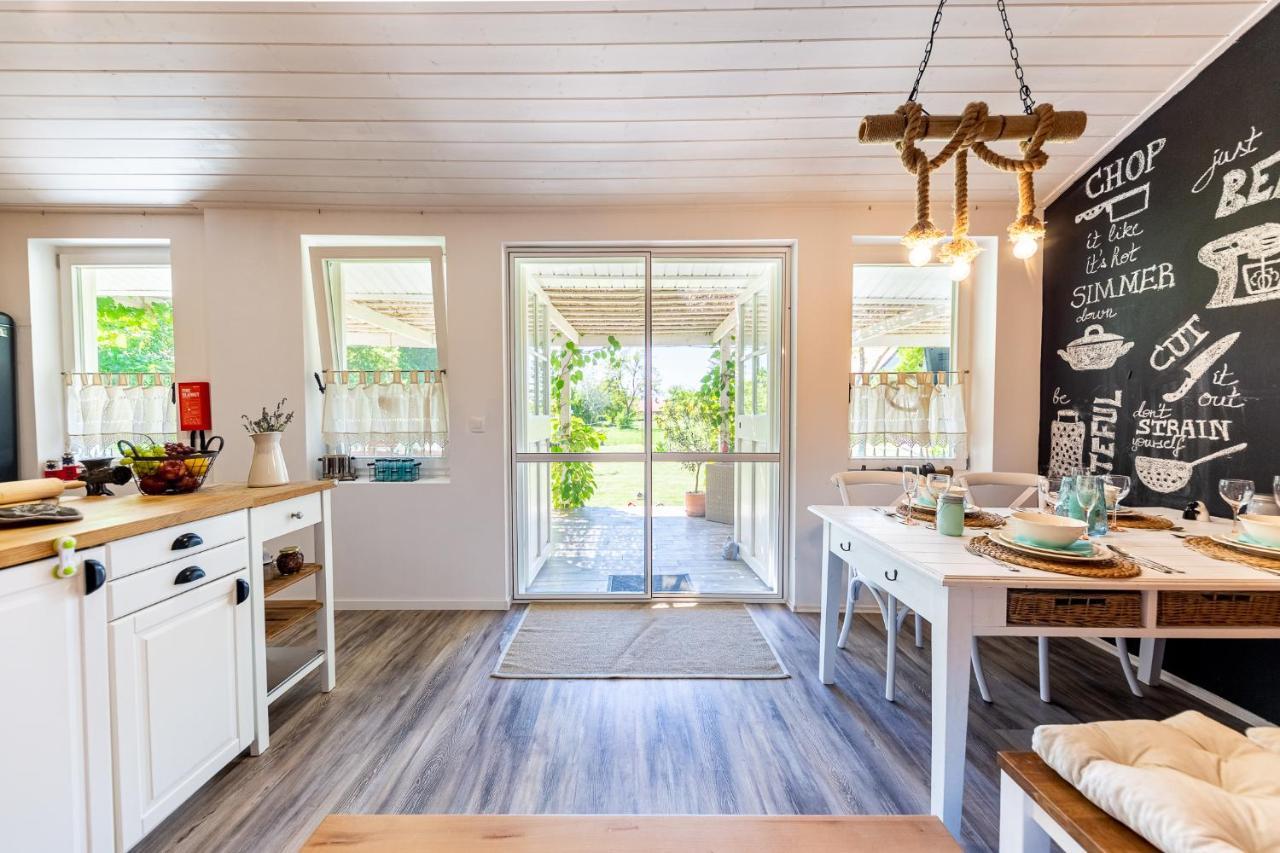 Berrybay Holidayhome Balatonkeresztur Bagian luar foto
